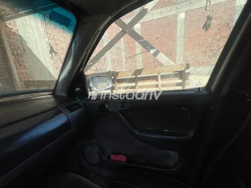 فولكس فاغن باراتى 2005 أبيض مستعملة للبيع - 6