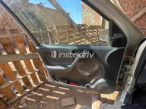 فولكس فاغن باراتى 2005 أبيض مستعملة للبيع - 7