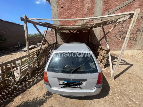 فولكس فاغن باراتى 2005 أبيض مستعملة للبيع - 8