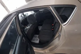 فورد فيستا 2015 أبيض مستعملة للبيع