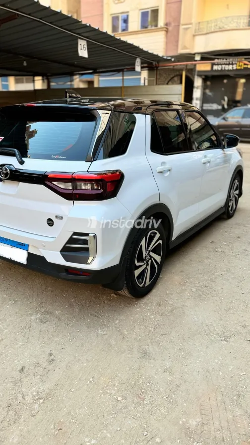 تويوتا رايز 2024 أبيض مستعملة للبيع - 4