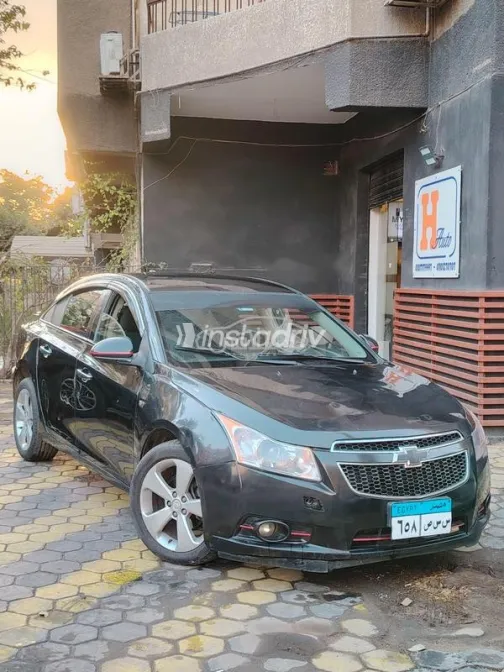 شيفروليه كروز 2010 أسود مستعملة للبيع - 3