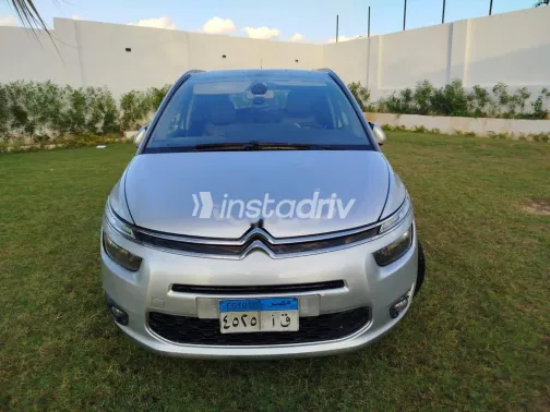 سيتروين c4 جراند بيكاسو 2015 رمادي مستعملة للبيع - 1