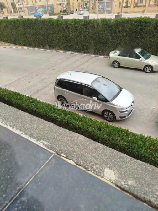 سيتروين c4 جراند بيكاسو 2015 رمادي مستعملة للبيع - 2