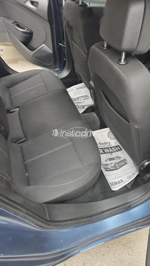 اوبل أسترا 2016 أبيض مستعملة للبيع - 9