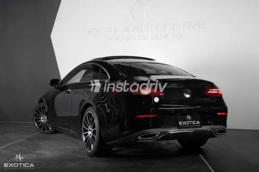 مرسيدس E 300 2020 أسود مستعملة للبيع - 3