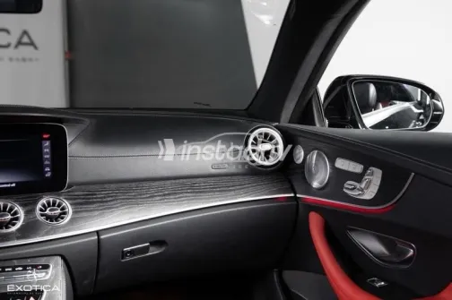 مرسيدس E 300 2020 أسود مستعملة للبيع - 8