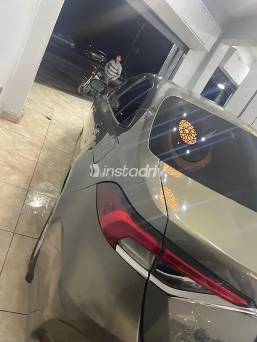 تويوتا كورولا 2021 أبيض مستعملة للبيع - 4