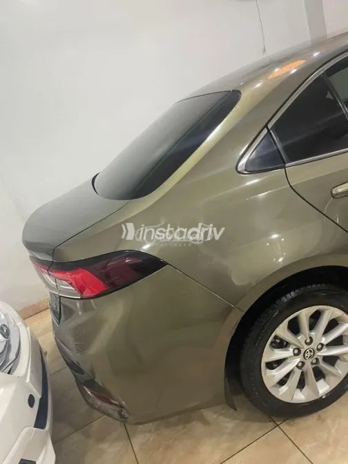 تويوتا كورولا 2021 أبيض مستعملة للبيع - 5