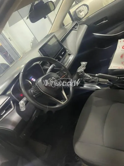 تويوتا كورولا 2021 أبيض مستعملة للبيع - 6