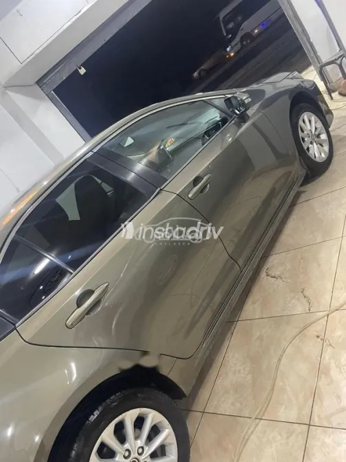 تويوتا كورولا 2021 أبيض مستعملة للبيع - 7