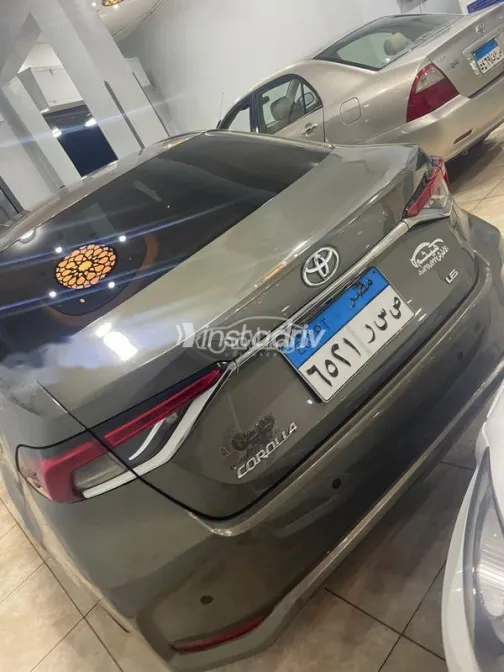 تويوتا كورولا 2021 أبيض مستعملة للبيع - 10