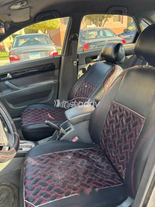 شيفروليه أوبترا 2008 فضي مستعملة للبيع - 4