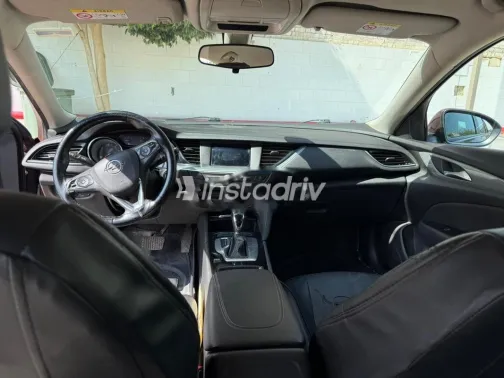 اوبل أنسيجنيا 2019 أحمر غامق مستعملة للبيع - 2