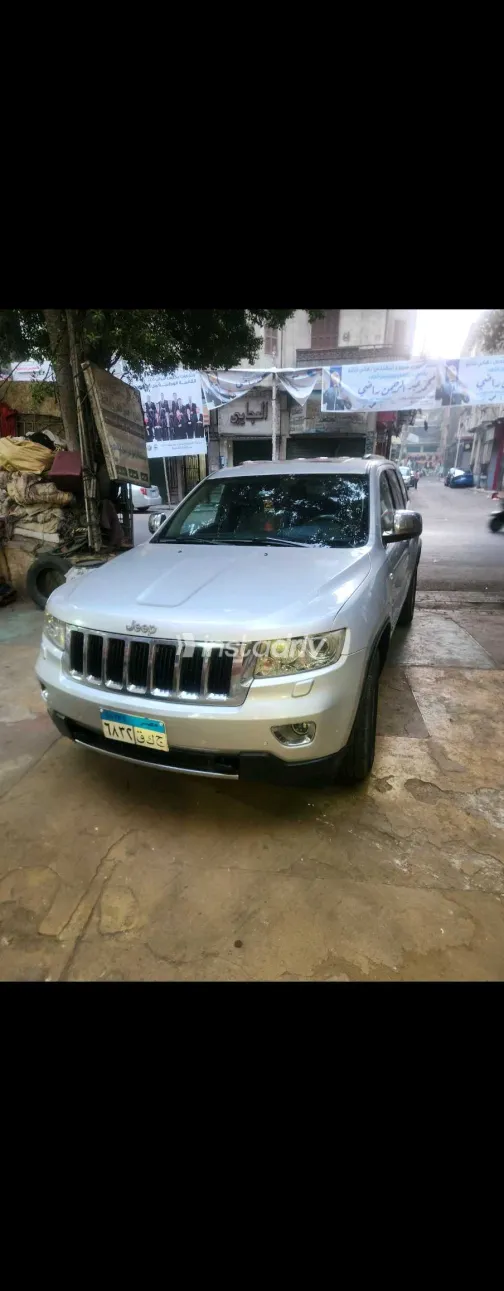 جيب جراند شيروكي 2011 أبيض مستعملة للبيع - 2