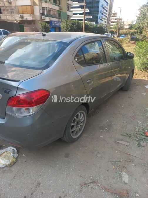 ميتسوبيشي اتراج 2015 أبيض مستعملة للبيع - 1