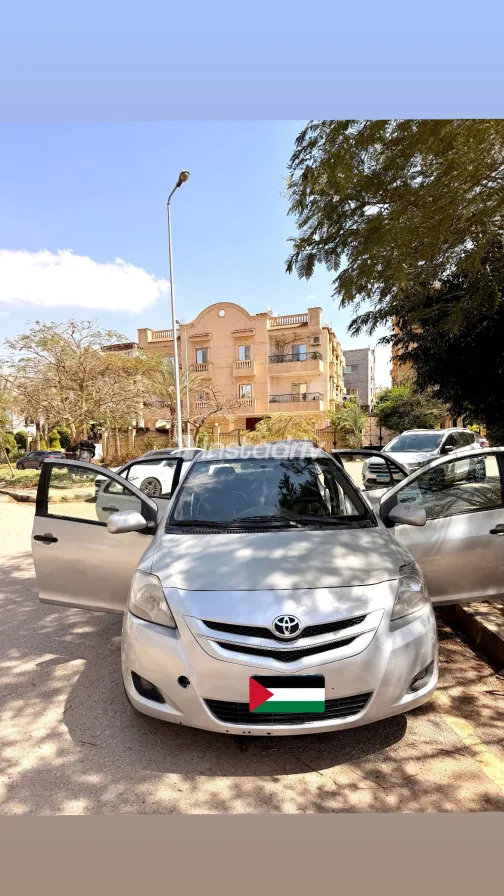 تويوتا ياريس 2007 أبيض مستعملة للبيع - 1