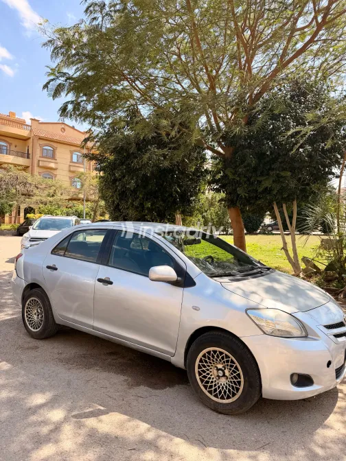 تويوتا ياريس 2007 أبيض مستعملة للبيع - 4