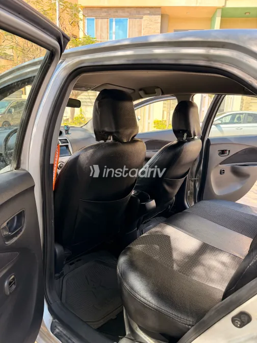 تويوتا ياريس 2007 أبيض مستعملة للبيع - 5