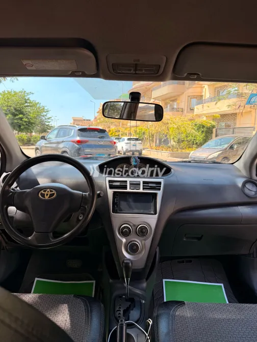 تويوتا ياريس 2007 أبيض مستعملة للبيع - 9