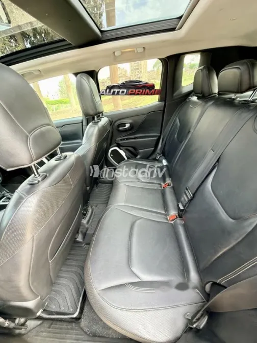 جيب رينيجيد 2016 أزرق غامق مستعملة للبيع - 8