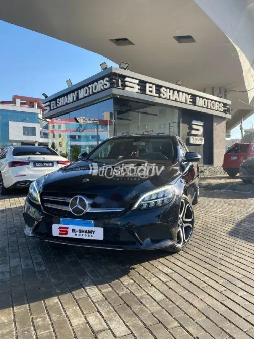 Mercedes C 180 2019 Silver Used for Sale - 4