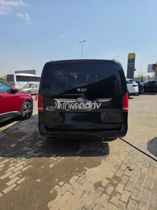 Mercedes V 250 2021 Black Used for Sale - 3