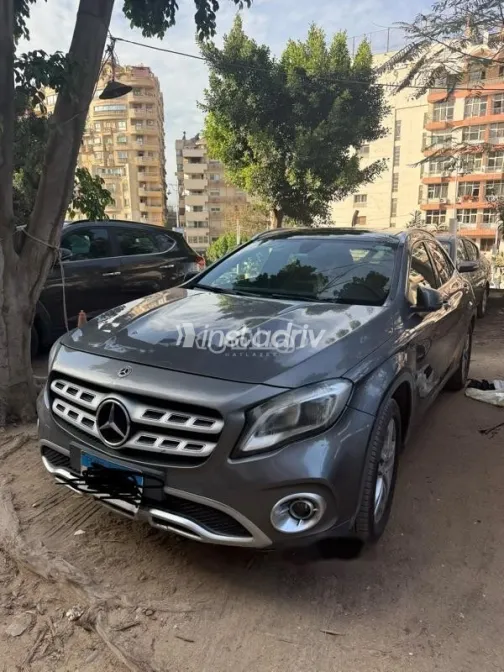 مرسيدس GLA 200 2023 أسود مستعملة للبيع - 4