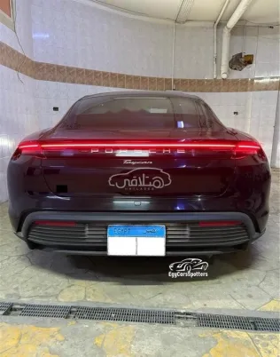 بورش تايكان 2024 أسود مستعملة للبيع