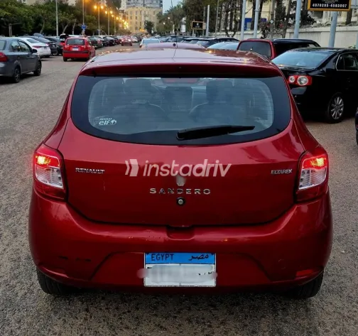 رينو سانديرو 2016 أحمر غامق مستعملة للبيع - 8