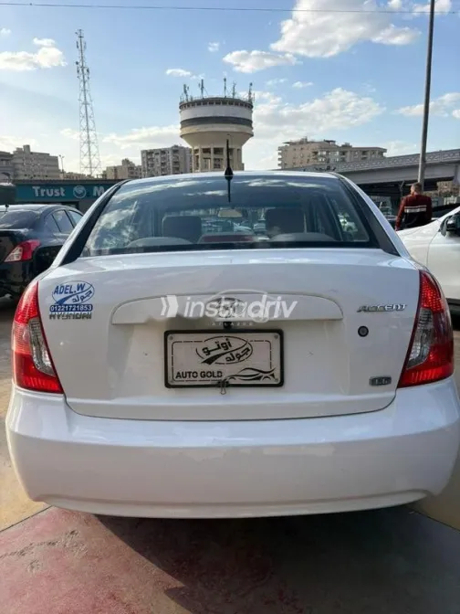 هيونداي اكسنت RB 2011 أبيض مستعملة للبيع - 5