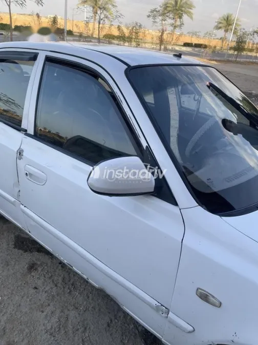 Hyundai Verna 2015 White Used for Sale - 7