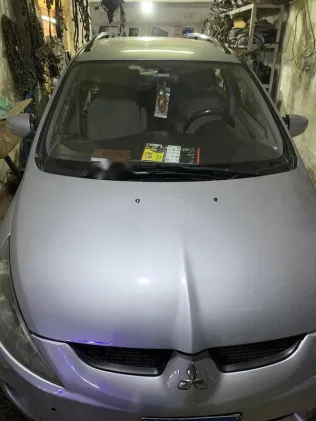 ميتسوبيشي جرانديس 2006 فضي مستعملة للبيع