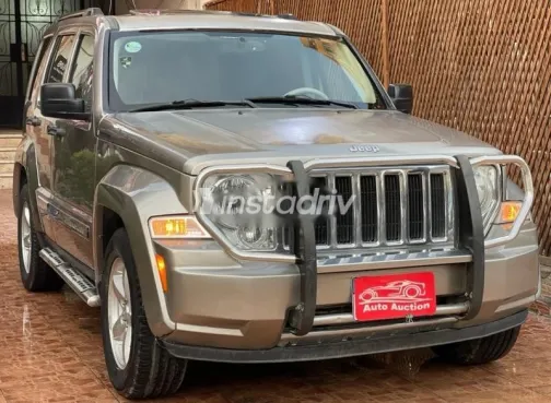 جيب شيروكي 2008 بني مستعملة للبيع - 2