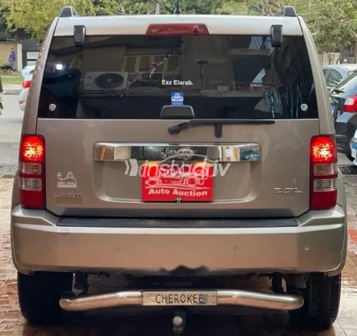 جيب شيروكي 2008 بني مستعملة للبيع - 3