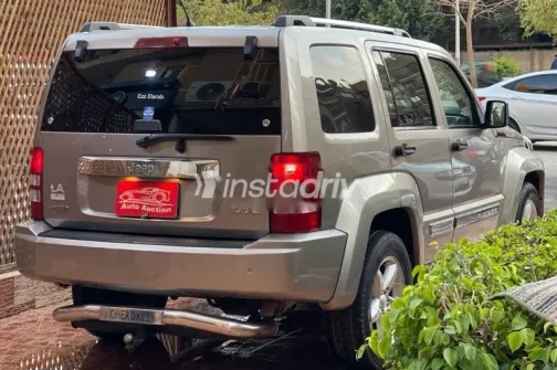 جيب شيروكي 2008 بني مستعملة للبيع - 6