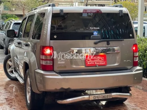 جيب شيروكي 2008 بني مستعملة للبيع - 8