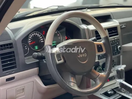 جيب شيروكي 2008 بني مستعملة للبيع - 9