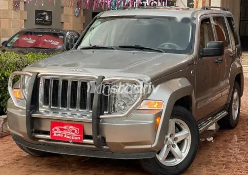 جيب شيروكي 2008 بني مستعملة للبيع - 10