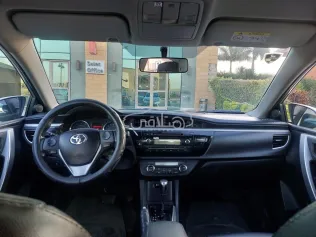 تويوتا كورولا 2015 فضي مستعملة للبيع