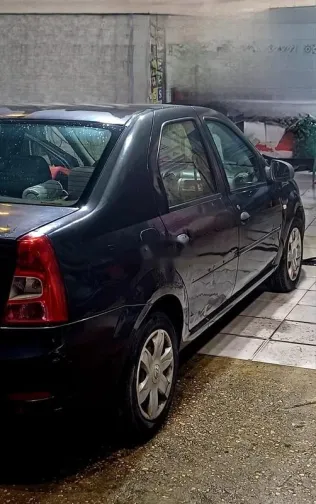 رينو لوجان 2011 أسود مستعملة للبيع