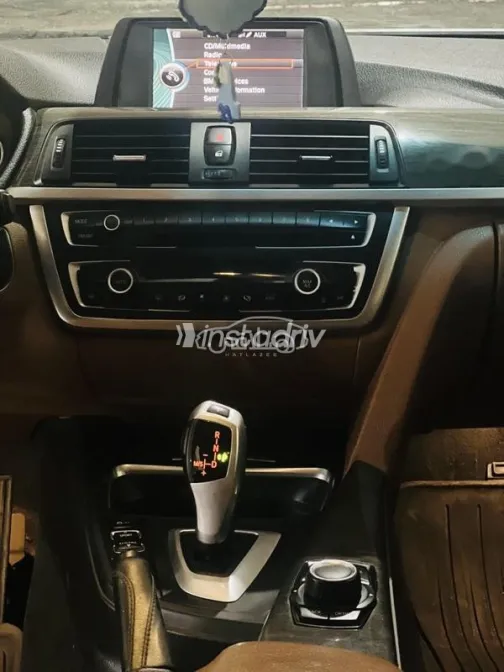 بي ام دبليو 320 2013 فضي مستعملة للبيع - 9