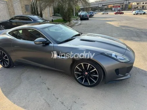 جاكوار ف تيب 2017 رمادي مستعملة للبيع - 2