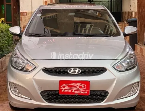 هيونداي اكسنت RB 2025 فضي مستعملة للبيع - 1