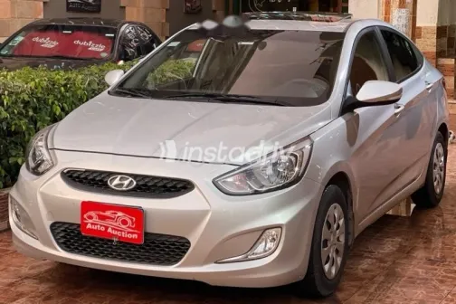 هيونداي اكسنت RB 2025 فضي مستعملة للبيع - 2