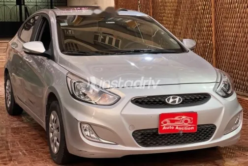 هيونداي اكسنت RB 2025 فضي مستعملة للبيع - 3