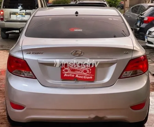 هيونداي اكسنت RB 2025 فضي مستعملة للبيع - 4