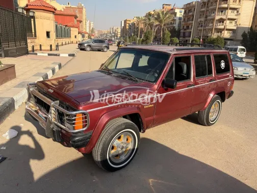 جيب شيروكي 1997 أحمر غامق مستعملة للبيع - 1