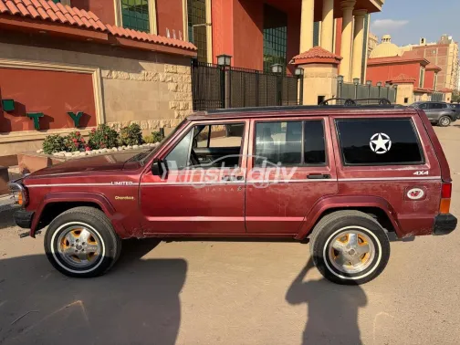 جيب شيروكي 1997 أحمر غامق مستعملة للبيع - 2