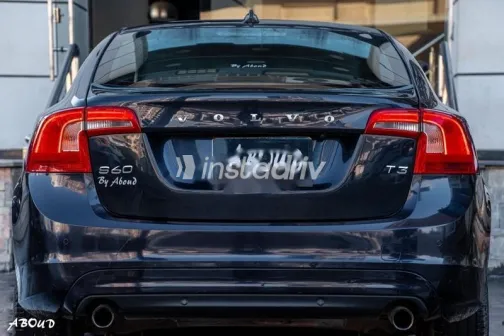 فولفو S60 2018 أزرق غامق مستعملة للبيع - 2